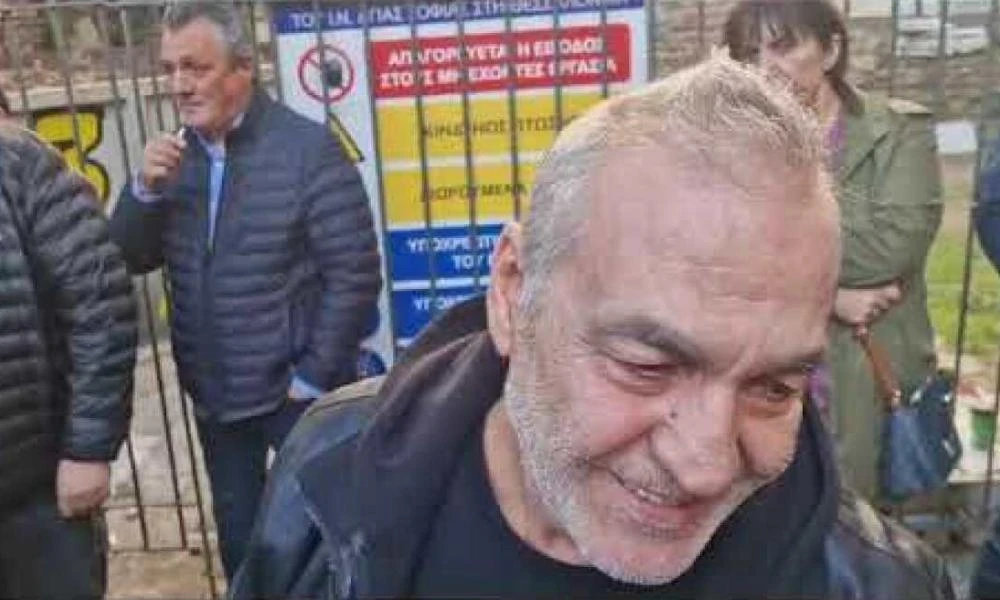 Βασίλης Καρράς: Συντετριμμένος ο αδερφός του- "Δεν έχω κουράγιο να μιλήσω" (Βίντεο)